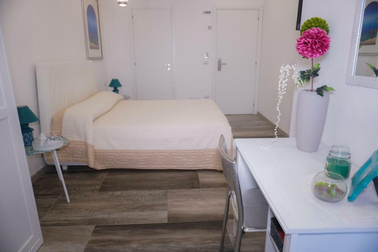 Aleandre Bed & Breakfast Foggia Bagian luar foto