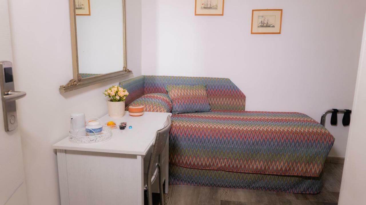 Aleandre Bed & Breakfast Foggia Bagian luar foto